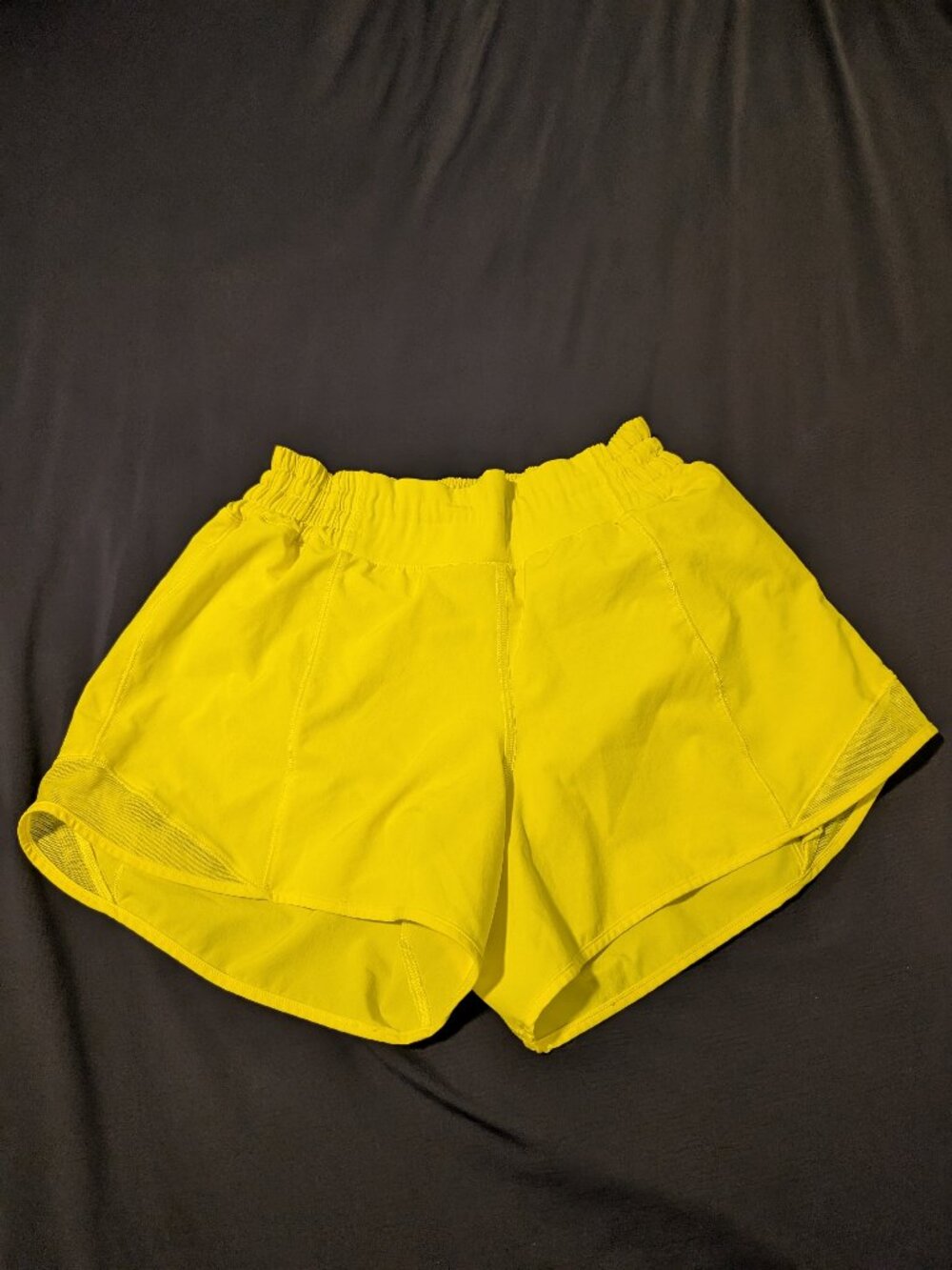 Lululemon Women Hotty Hot High-Rise Short 4" Neon Highlight Yellow Workout SZ 6